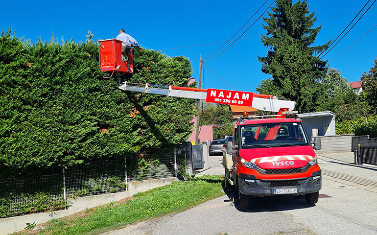 NAJAM KOMBI/KOŠARA S RUKOVATELJEM - OBRT KVAS
